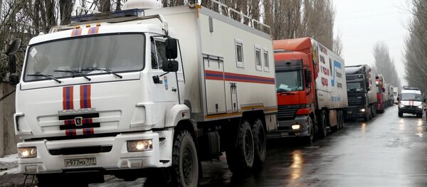 Автомобили МЧС России с гуманитарным грузом для жителей Донбасса Автомобили МЧС России с гуманитарным грузом для жителей Донбасса - Sputnik Южная Осетия