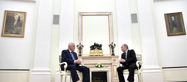 Президент РФ В. Путин встретился с президентом Южной Осетии Л. Тибиловым Президент РФ В. Путин встретился с президентом Южной Осетии Л. Тибиловым - Sputnik Хуссар Ирыстон
