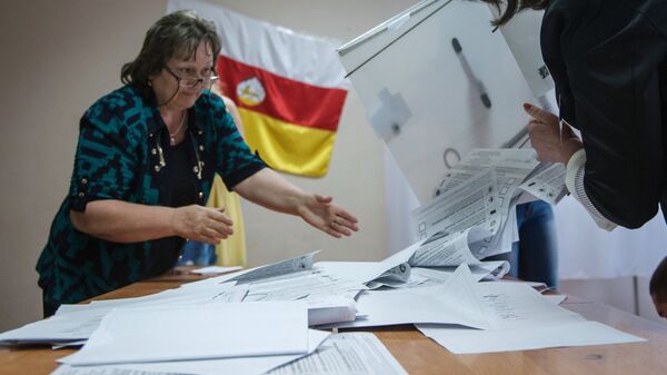 Подсчет голосов на выборах в Южной Осетии, архивное фото - Sputnik Хуссар Ирыстон