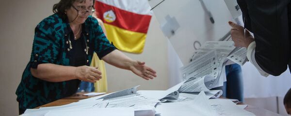 Подсчет голосов на выборах в Южной Осетии, архивное фото Подсчет голосов на выборах в Южной Осетии, архивное фото - Sputnik Южная Осетия