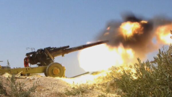 Сирийские солдаты сражаются с боевиками на севере провинции Хама - Sputnik Южная Осетия
