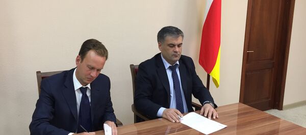 Подписание инвестиционного соглашения между Южной Осетией и Инновационными технологиями Подписание инвестиционного соглашения между Южной Осетией и Инновационными технологиями - Sputnik Хуссар Ирыстон