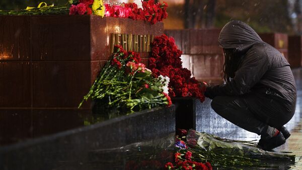 Цветы в память о погибших в метро Санкт–Петербурга - Sputnik Хуссар Ирыстон
