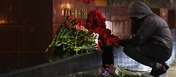 Цветы в память о погибших в метро Санкт–Петербурга Цветы в память о погибших в метро Санкт–Петербурга - Sputnik Южная Осетия