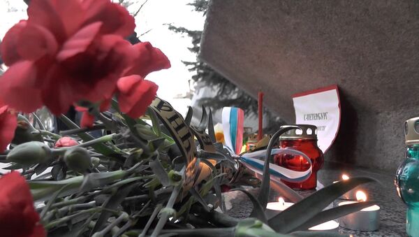 Цветы в память о жертвах теракта в Петербурге - Sputnik Южная Осетия