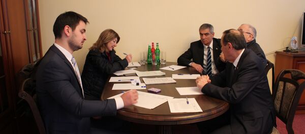 В Абхазии выбирают президента Южной Осетии В Абхазии выбирают президента Южной Осетии - Sputnik Южная Осетия