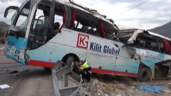 Автобус с туристами попал в крупное ДТП в Турции. Кадры с места аварии - Sputnik Южная Осетия