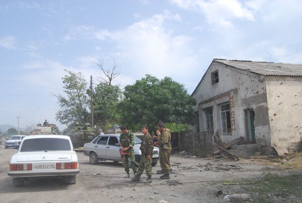 Незадолго до полуночи 7 августа 2008 года грузинская армия начала полномасштабное  вторжение в Южную Осетию, жертвами агрессии стали сотни мирных жителей, ополченцев и миротворцев.📷 - Sputnik Южная Осетия