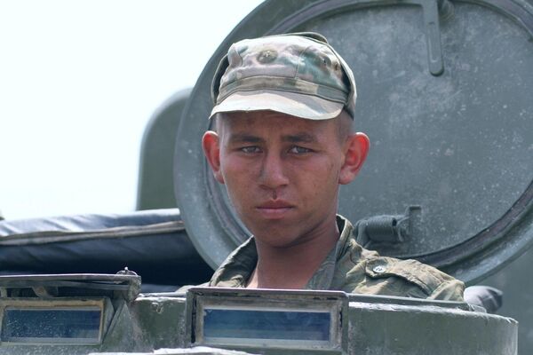 Российский солдат на марше. - Sputnik Южная Осетия