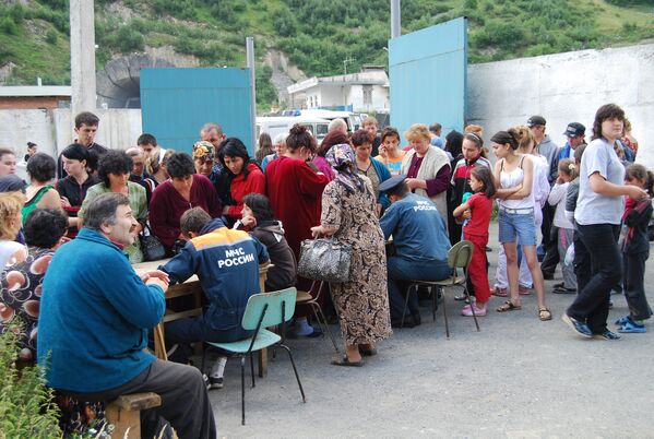 Беженцы из Южной Осетии в августе 2008 года  - Sputnik Южная Осетия