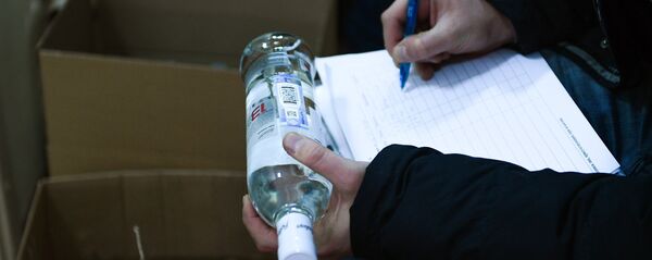 Рейд по выявлению контрафактного алкоголя в Москве Рейд по выявлению контрафактного алкоголя в Москве - Sputnik Южная Осетия