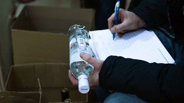 Рейд по выявлению контрафактного алкоголя в Москве - Sputnik Южная Осетия