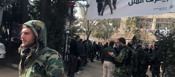 Боевики сдают личное оружие представителям сирийской армии Боевики сдают личное оружие представителям сирийской армии - Sputnik Южная Осетия
