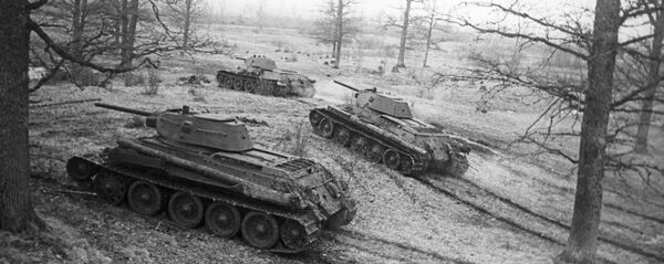 Танки Т-34 выходят на боевой рубеж Танки Т-34 выходят на боевой рубеж - Sputnik Южная Осетия