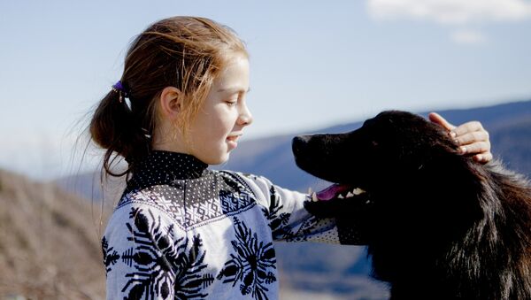 Девочка с собакой  - Sputnik Южная Осетия