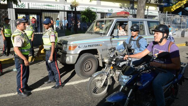 Полицейские на улице столицы Венесуэлы Каракаса - Sputnik Южная Осетия