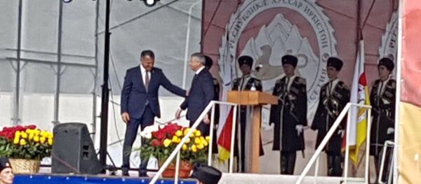 Анатолий Бибилов с главой Северной Осетии Вячеславом Битаровым Анатолий Бибилов с главой Северной Осетии Вячеславом Битаровым - Sputnik Южная Осетия