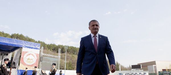 Президент Южной Осетии Анатолий Бибилов Президент Южной Осетии Анатолий Бибилов - Sputnik Южная Осетия