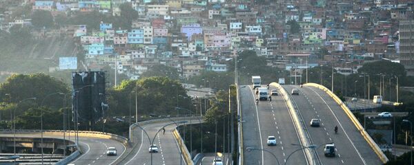 Автомобильная магистраль на фоне венесуэльской столицы Каракас - Sputnik Южная Осетия