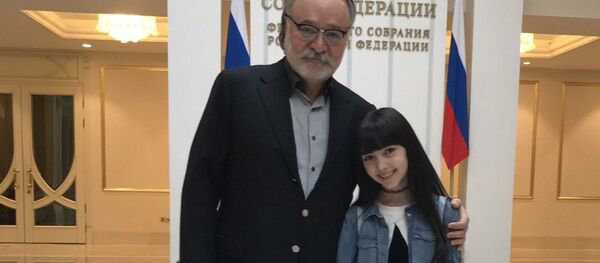 Дениза Хекилаева  в гостях у сенатора Александра Тотоонова Дениза Хекилаева  в гостях у сенатора Александра Тотоонова - Sputnik Хуссар Ирыстон