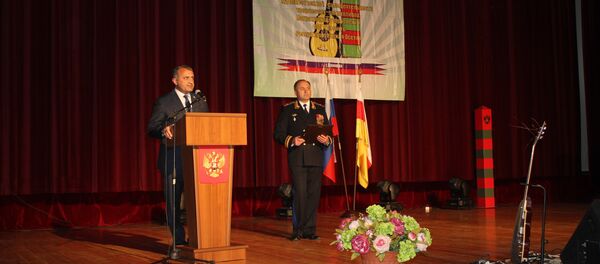 Анатолий Бибилов на собрании в честь образования Погрануправления ФСБ РФ в РЮО - Sputnik Южная Осетия