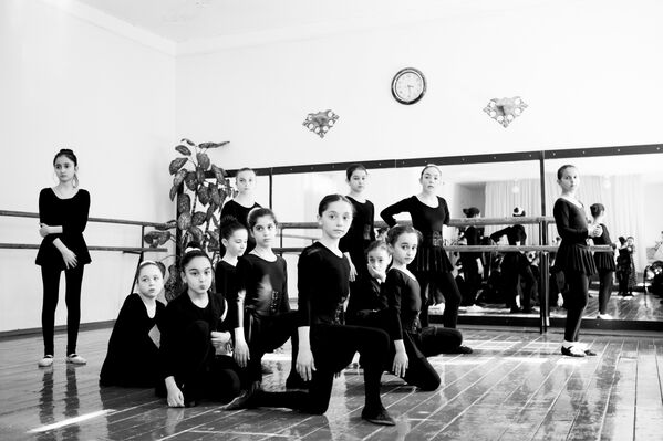 Девочки во время репетиции - Sputnik Южная Осетия