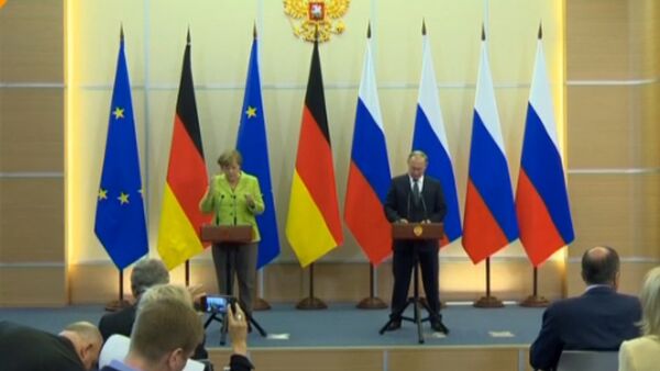Совместная пресс-конференция Владимира Путина и Ангелы Меркель в Сочи - Sputnik Южная Осетия