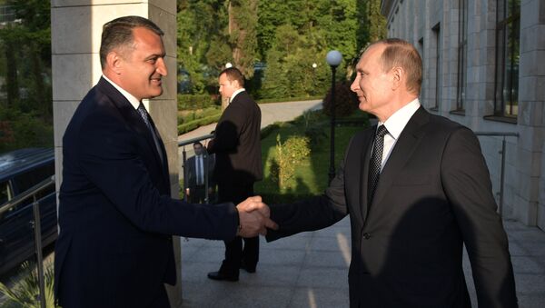 Встреча президента РФ В. Путина с президентом Республики Южная Осетия А. Бибиловым - Sputnik Южная Осетия