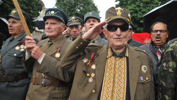 Ветераны Украинской повстанческой армии (УПА) в день праздника героев во Львове - Sputnik Южная Осетия
