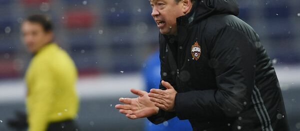 Главный тренер сборной России Леонид Слуцкий (в центре) - Sputnik Южная Осетия