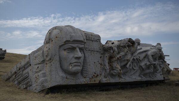 Руины мемориала на кургане Саур-Могила в ДНР - Sputnik Южная Осетия