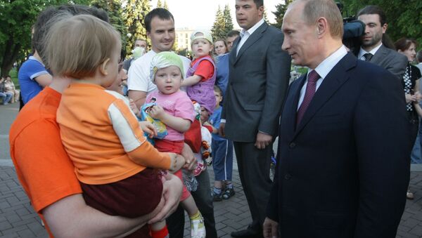 Премьер-министр РФ Владимир Путин пообщался с жителями Ижевска - Sputnik Южная Осетия