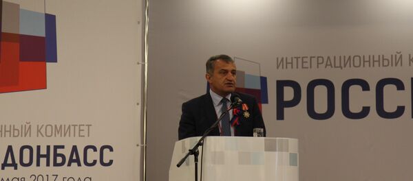 Президент РЮО Анатолий Бибилов на заседании комитета Россия – Донбасс Президент РЮО Анатолий Бибилов на заседании комитета Россия – Донбасс - Sputnik Хуссар Ирыстон