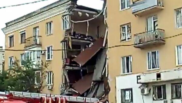 Взрыв обрушил перекрытия четырехэтажного дома в Волгограде. Кадры с места ЧП - Sputnik Южная Осетия