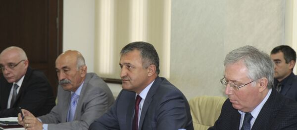 Встреча президента РЮО Анатолия Бибилова с сопредседателями Женевских дискуссий Встреча президента РЮО Анатолия Бибилова с сопредседателями Женевских дискуссий - Sputnik Южная Осетия