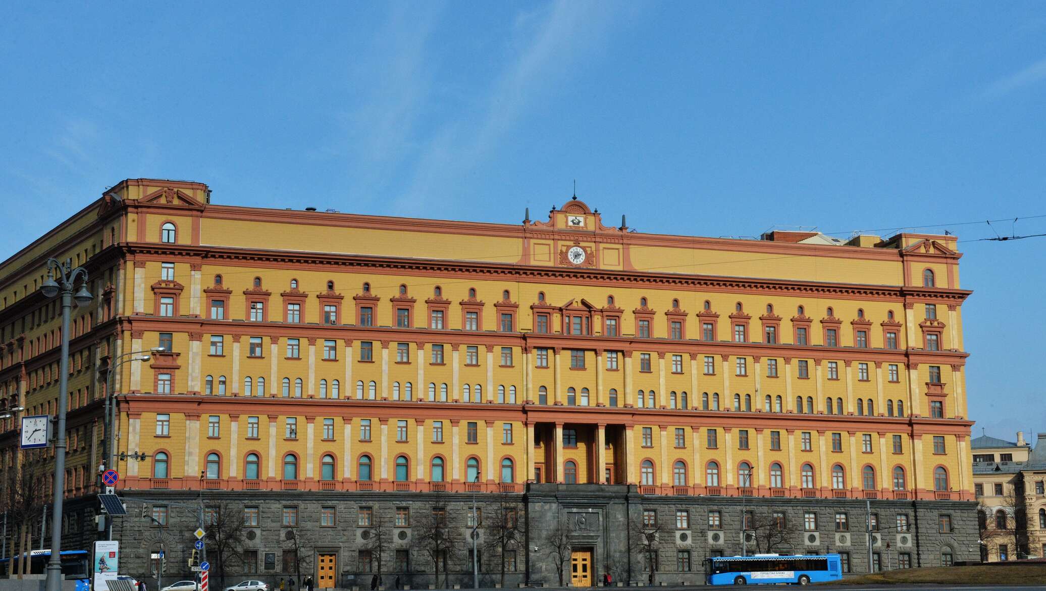 Сайт лубянка. Здание НКВД на Лубянке. Здание КГБ на Лубянке вид сверху. Лубянка КГБ тюрьма. Лубянка ФСБ вид сверху.