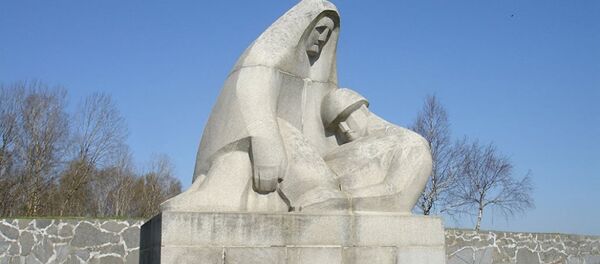 Мемориал на братском кладбище в Латвии Мемориал на братском кладбище в Латвии - Sputnik Южная Осетия