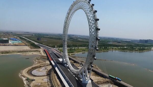 Необычное гигантское колесо обозрения открылось в Китае - Sputnik Южная Осетия