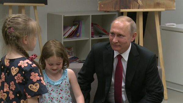 Путин в Париже посетил Российский духовно-культурный центр - Sputnik Южная Осетия