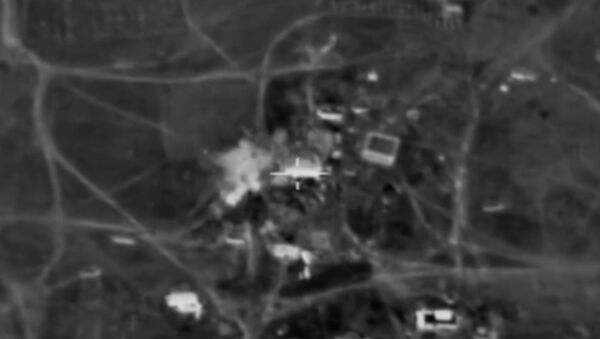ВКС уничтожили 80 боевиков ИГ*, пытавшихся прорваться из Ракки в Пальмиру - Sputnik Южная Осетия