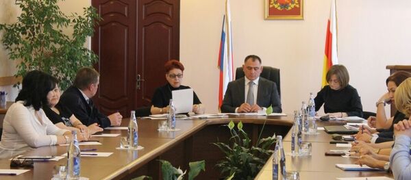 Круглый стол по вопросам оптимизации здравоохранения во Владикавказе Круглый стол по вопросам оптимизации здравоохранения во Владикавказе - Sputnik Южная Осетия