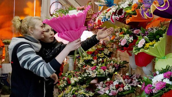 Продажа цветов в преддверии праздника 8 марта - Sputnik Южная Осетия