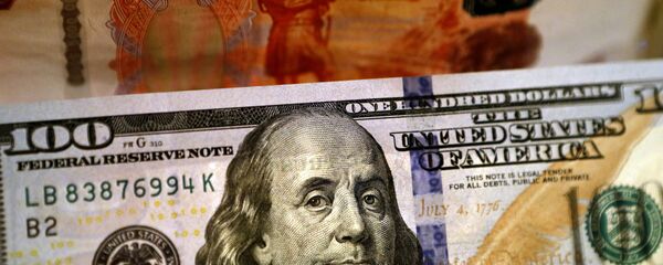 Денежные купюры США и России Денежные купюры США и России - Sputnik Южная Осетия