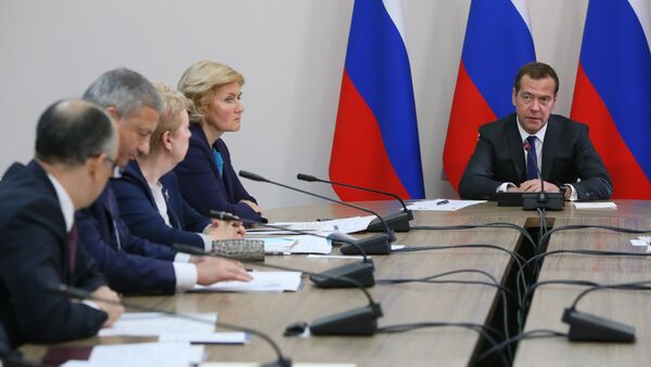 Председатель правительства РФ Дмитрий Медведев проводит совещание по вопросу строительства школ в Северо-Кавказском федеральном округе - Sputnik Южная Осетия