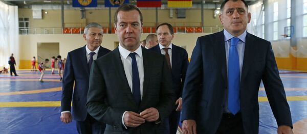 Рабочая поездка премьер-министра РФ Д. Медведева в СКФО Рабочая поездка премьер-министра РФ Д. Медведева в СКФО - Sputnik Южная Осетия