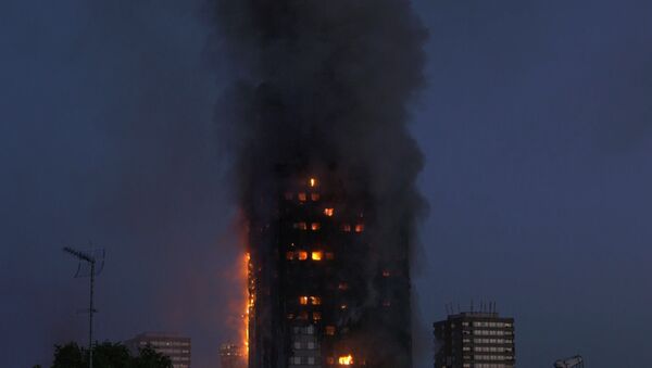 Мощный пожар в 24-этажном жилом доме в Лондоне - Sputnik Южная Осетия