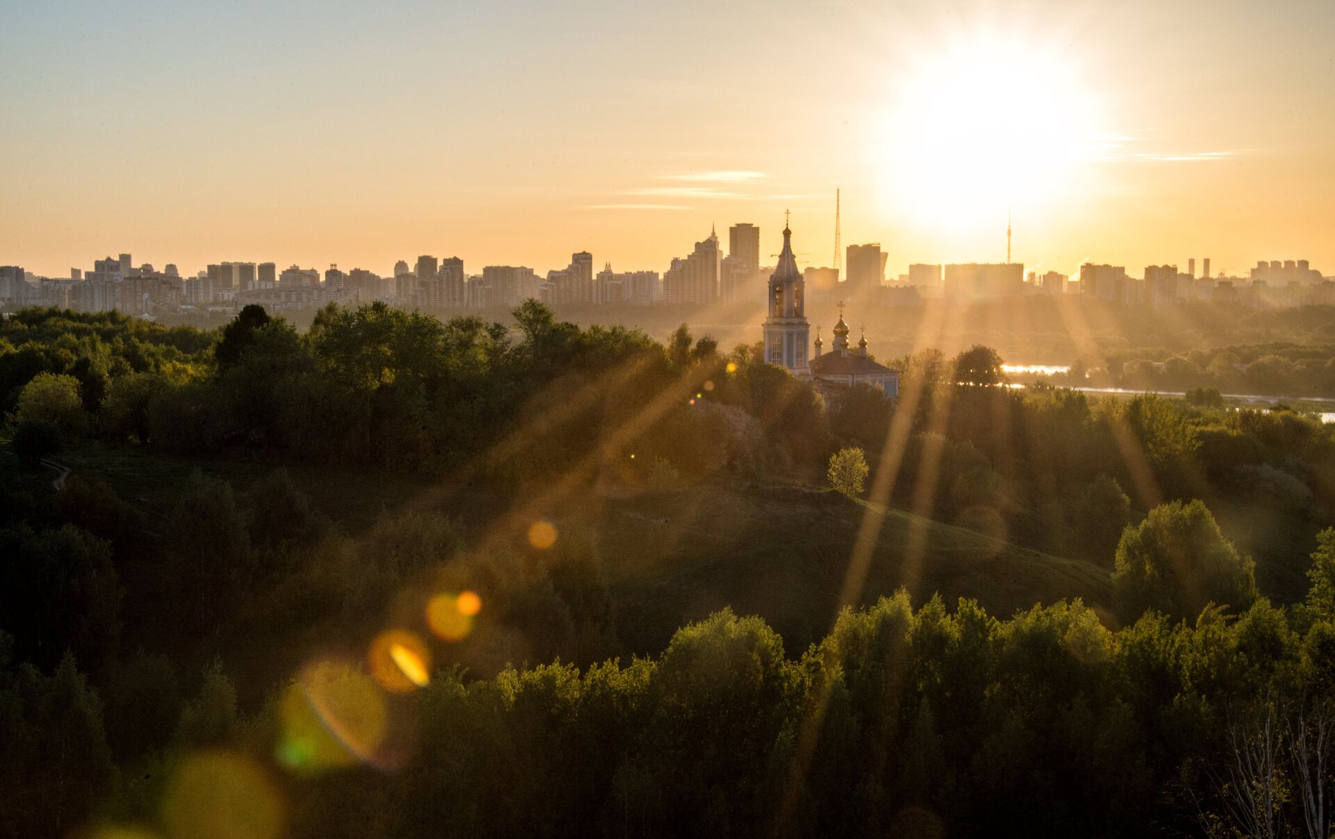 Солнце над Москвой