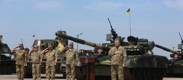 Президент Украины Петр Порошенко выступает перед ВСУ Президент Украины Петр Порошенко выступает перед ВСУ - Sputnik Южная Осетия