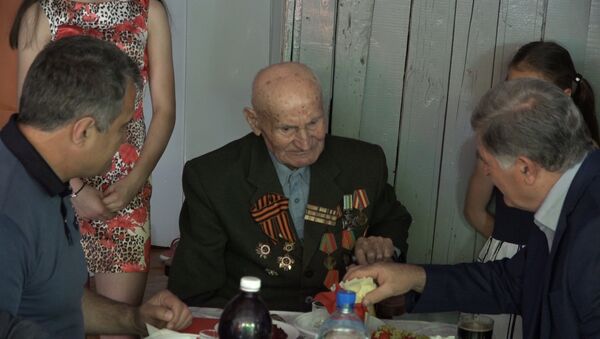 Вековой юбилей: ветеран из Южной Осетии принимал поздравления от главы государства - Sputnik Южная Осетия