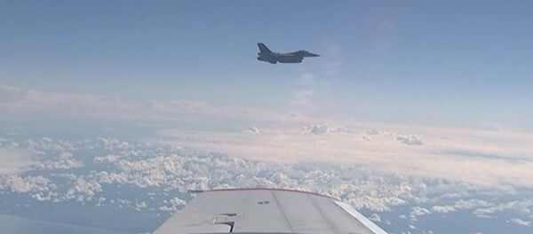 Истребитель НАТО приблизился к самолету министра обороны РФ Истребитель НАТО приблизился к самолету министра обороны РФ - Sputnik Южная Осетия